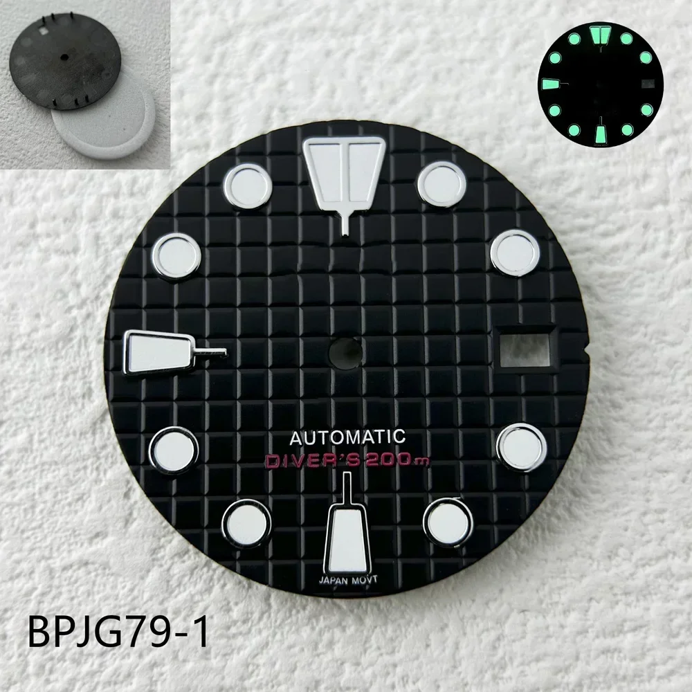 28.5mm Day Calendar Waffle NH35 Green Luminous Dial Watch Accessories Custom Watch