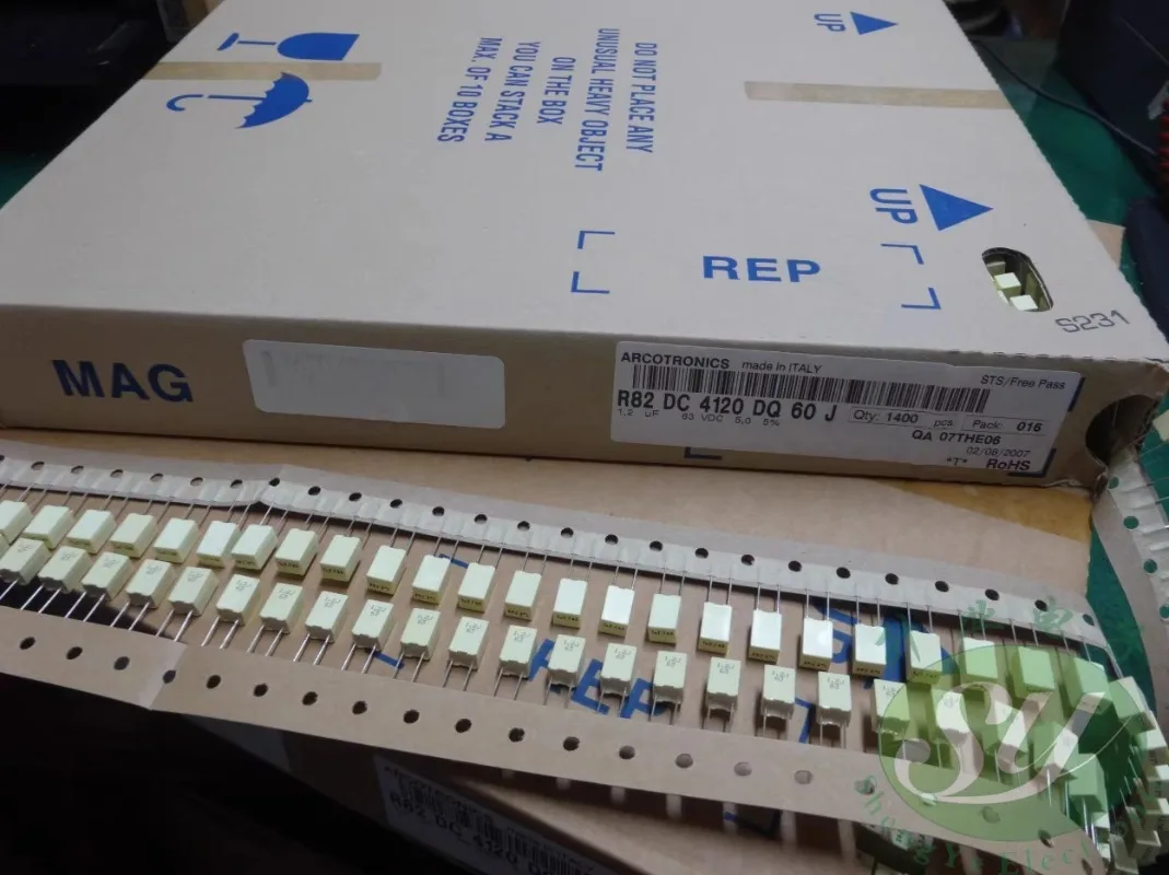 10 قطعة AV R82 1.2 فائق التوهج/63 فولت 1u2 125 يستبدل 1.0 فائق التوهج/63 فولت 1u0105 مكثف الفيلم الجديد