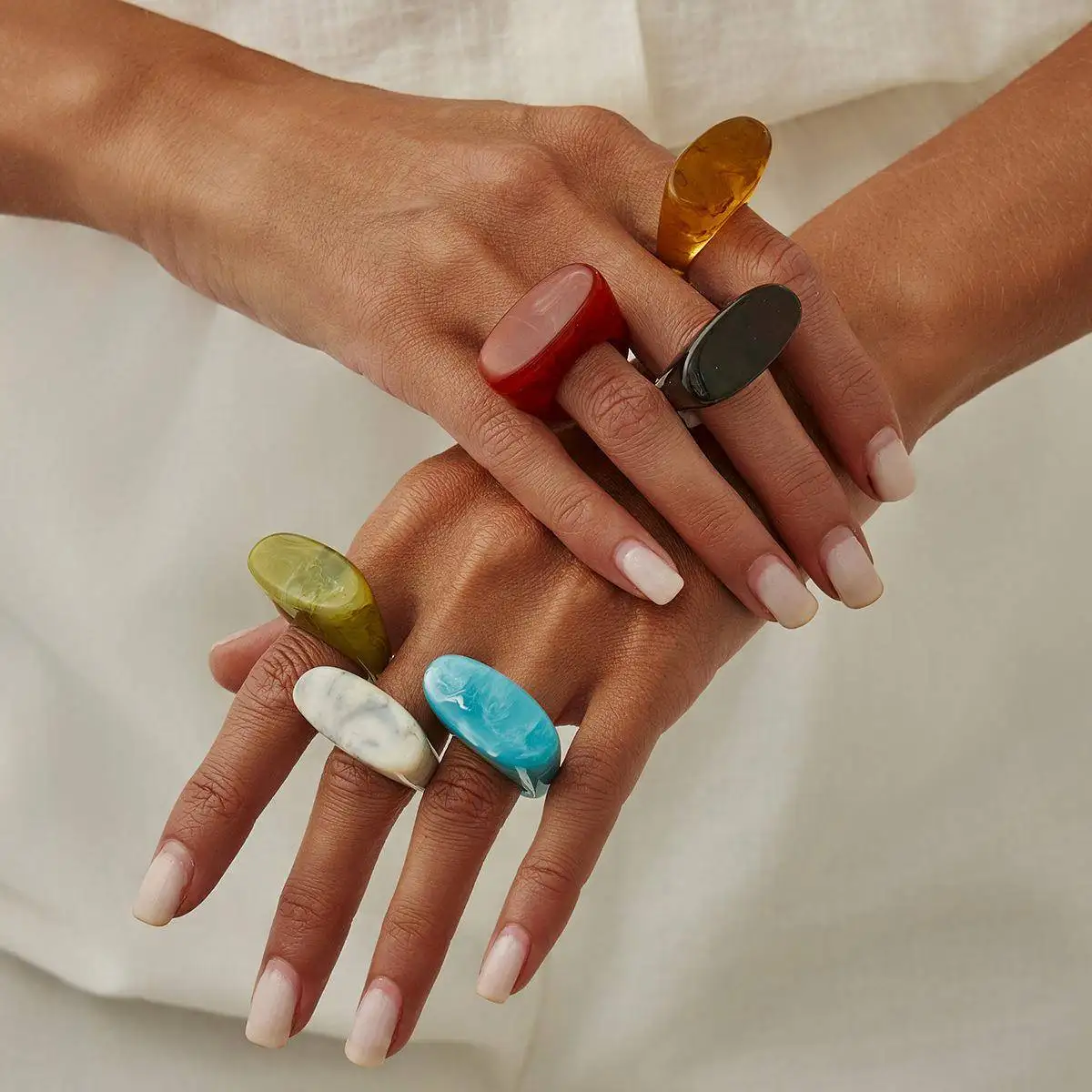 

Exaggerated 3D Cloud Pattern Ring with Gradient Coloring And Elliptical Cut Geometric Design Fashionable Accessory