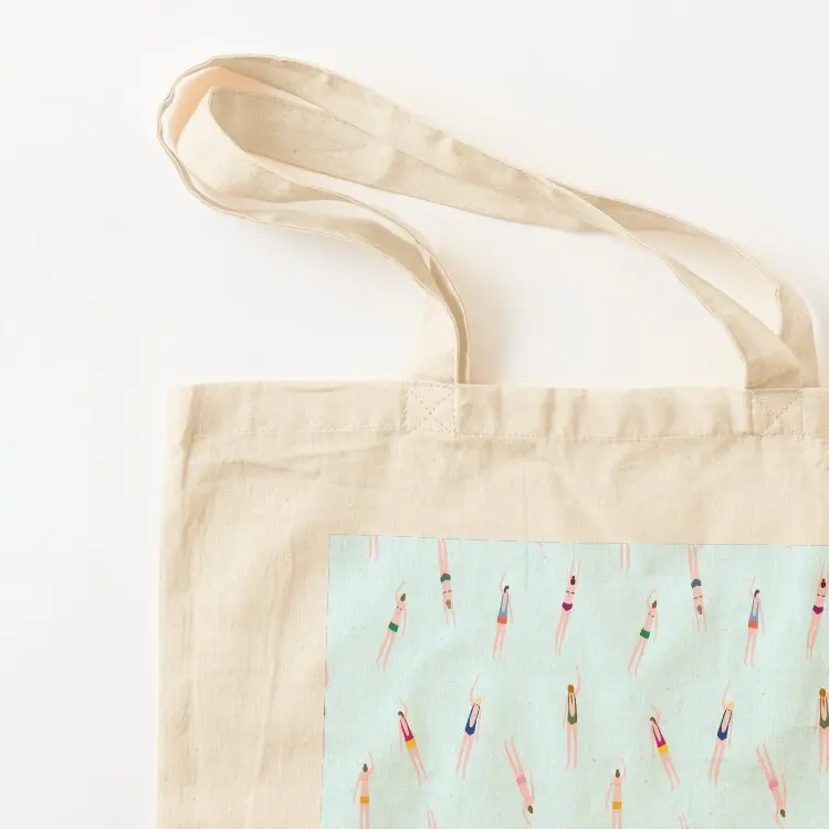 السباحين في حمام السباحة حمل حقيبة القماش حقيبة قماش حقيبة قماش المرأة الكبيرة