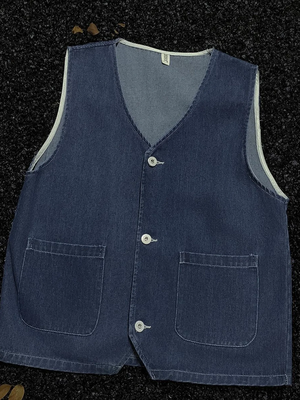 

Мужской джинсовый жилет в стиле ретро с V-образным вырезом, осенний, модный, брендовый, в рабочем стиле, свободный, повседневный, с подплечниками