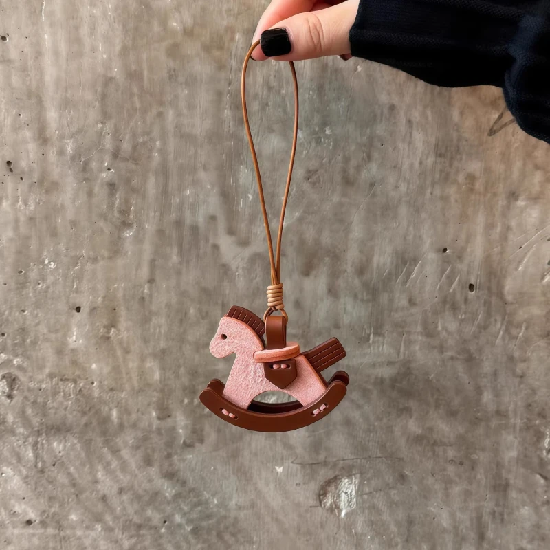 

2026 новый стиль, милая сумка с пони, очаровательный год лошади, креативный автомобильный кулон, брелок-талисман, подарок на Новый год для подруги