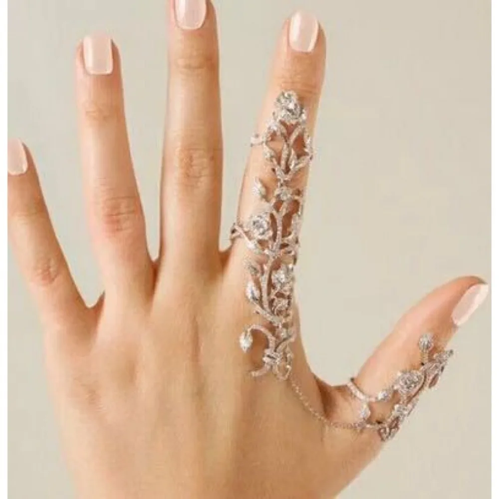 A lace rose ring with a unique single-piece design, specially designed for teens. Made for young teens, suitable for teenagers, perfect for teenagers.