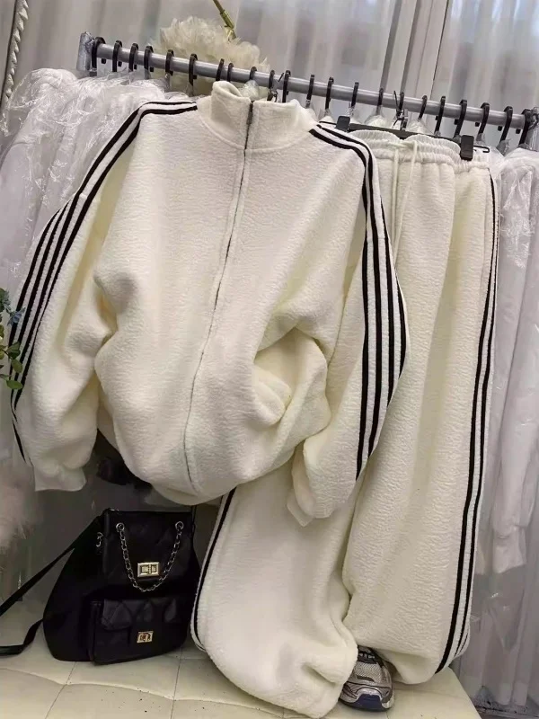 

Теплый двусторонний флисовый бейсбольный жакет свободного кроя с воротником и широкие брюки — комплект из двух предметов для женщин, зимний наряд.