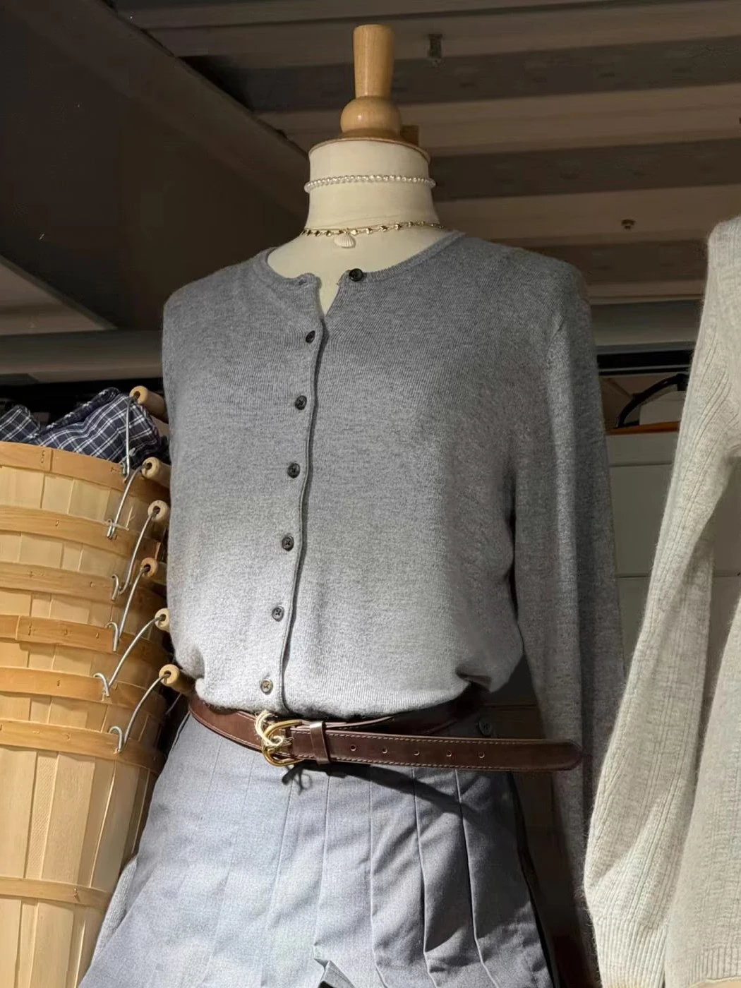 

Серый винтажный простой свитер, кардиган, женский осенний однобортный трикотаж с круглым вырезом и длинными рукавами, повседневные свитера в консервативном стиле, топ