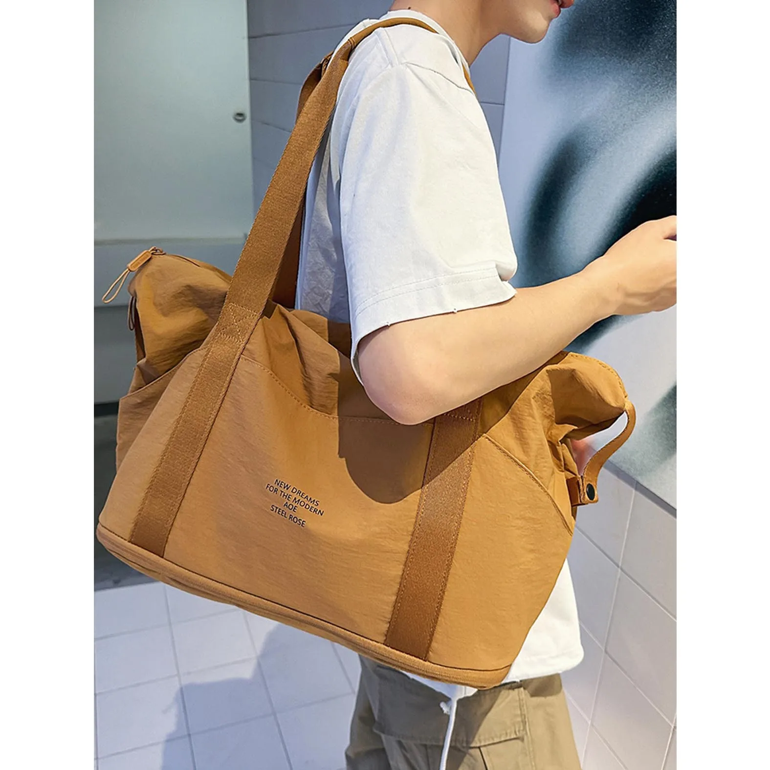 

New Korean version large capacity travel bag with dry wet separation fitness bag, single shoulder slanted hanging travel bag