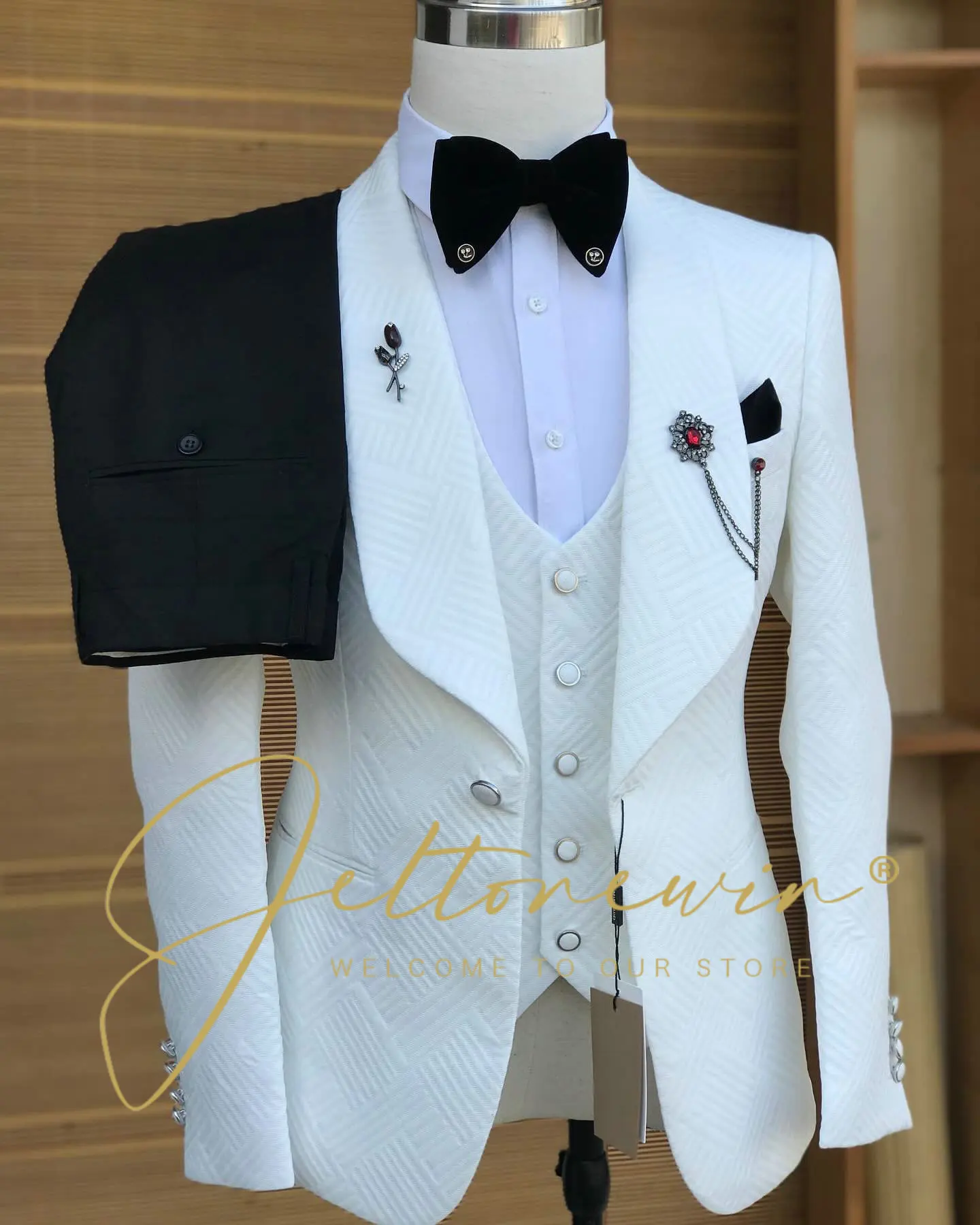 

White Men's Tuxedo Set with Vest Elegant Modern Style Groom or Evening Formal Outfit for Special Occasions and Banquet Events