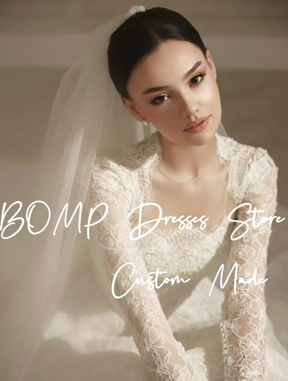 BOMP فستان زفاف فاخر من الدانتيل العاجي على شكل قلب وأكمام طويلة وأزرار ثنيات سويب تراين فستان زفاف مخصص رائع