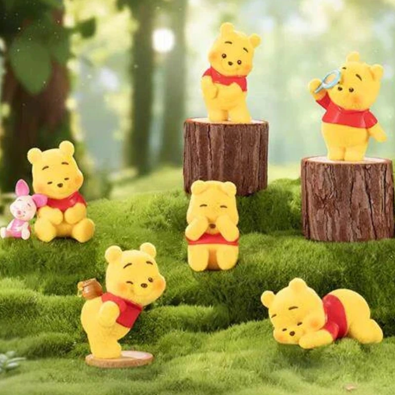 En stock: Figura de Winnie The Pooh Emoji 2.0 de Disney en caja sorpresa, linda decoración de escritorio, regalo para fans del anime y niños, muñeco de caja misteriosa.