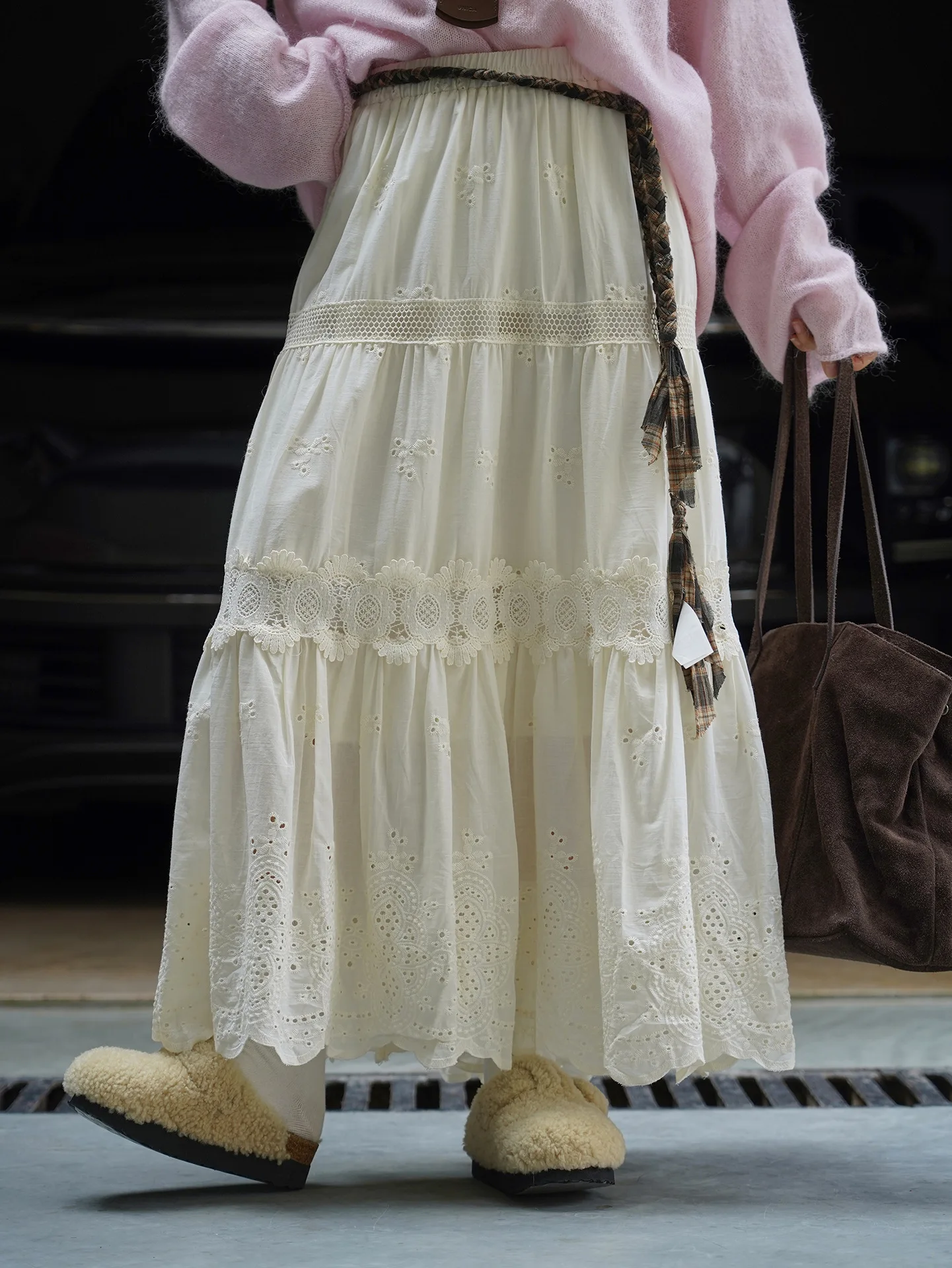 

2026 Women Summer White Long Skirt Boho Elegant Flower Hollow Out A-Line Skirt Saias High Waist Skirt Saia Longa Falda Jupe