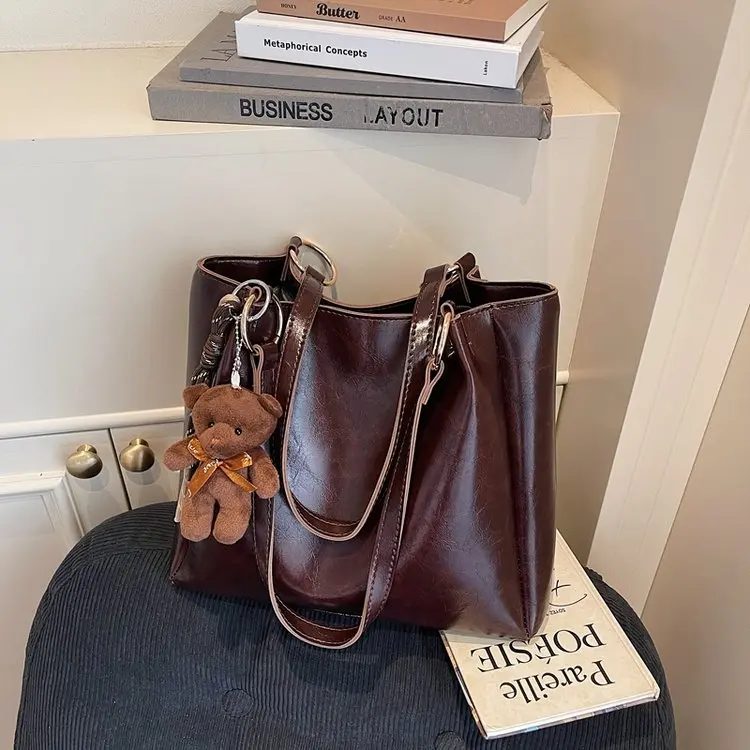 

2026 New Large-capacity Women's Shoulder Tote Bag, High-end Texture Retro Commuter Bucket Bag