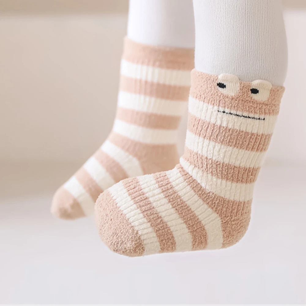 5 Paar/Lot Korallenfleece-Babysocken, Herbst-Winter, dicke, warme Socken für Kleinkinder, mittelhohe Socken, niedliche Cartoon-Frosch- und Streifenmuster, weiche Socken für Kleinkinder – Detail 1