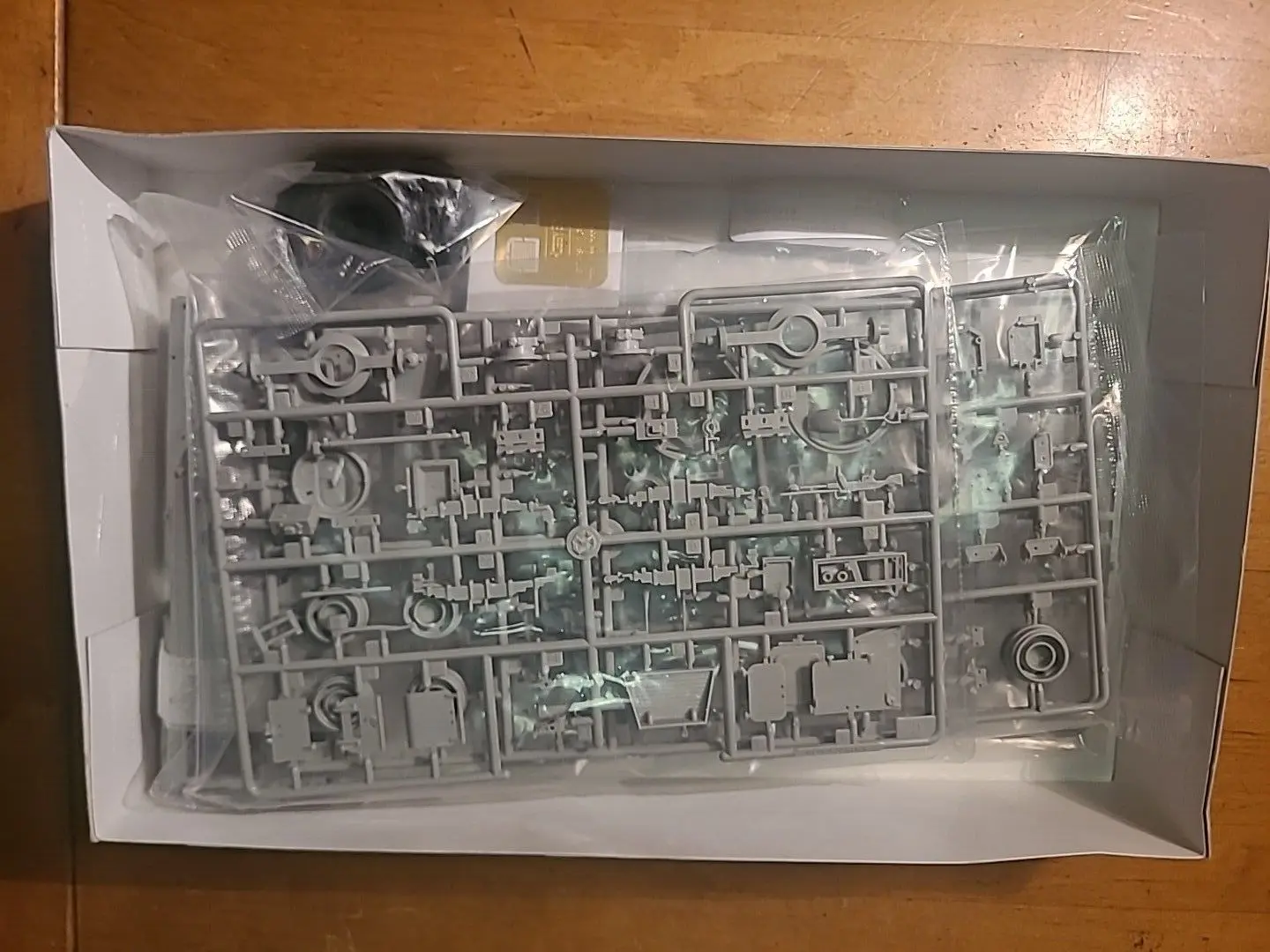 Hobbyboss-us m706コマンドー装甲車、プラスチック製組み立てモデルおもちゃ、ベトナムの車両、軍事ギフト、1:35スケール、82418