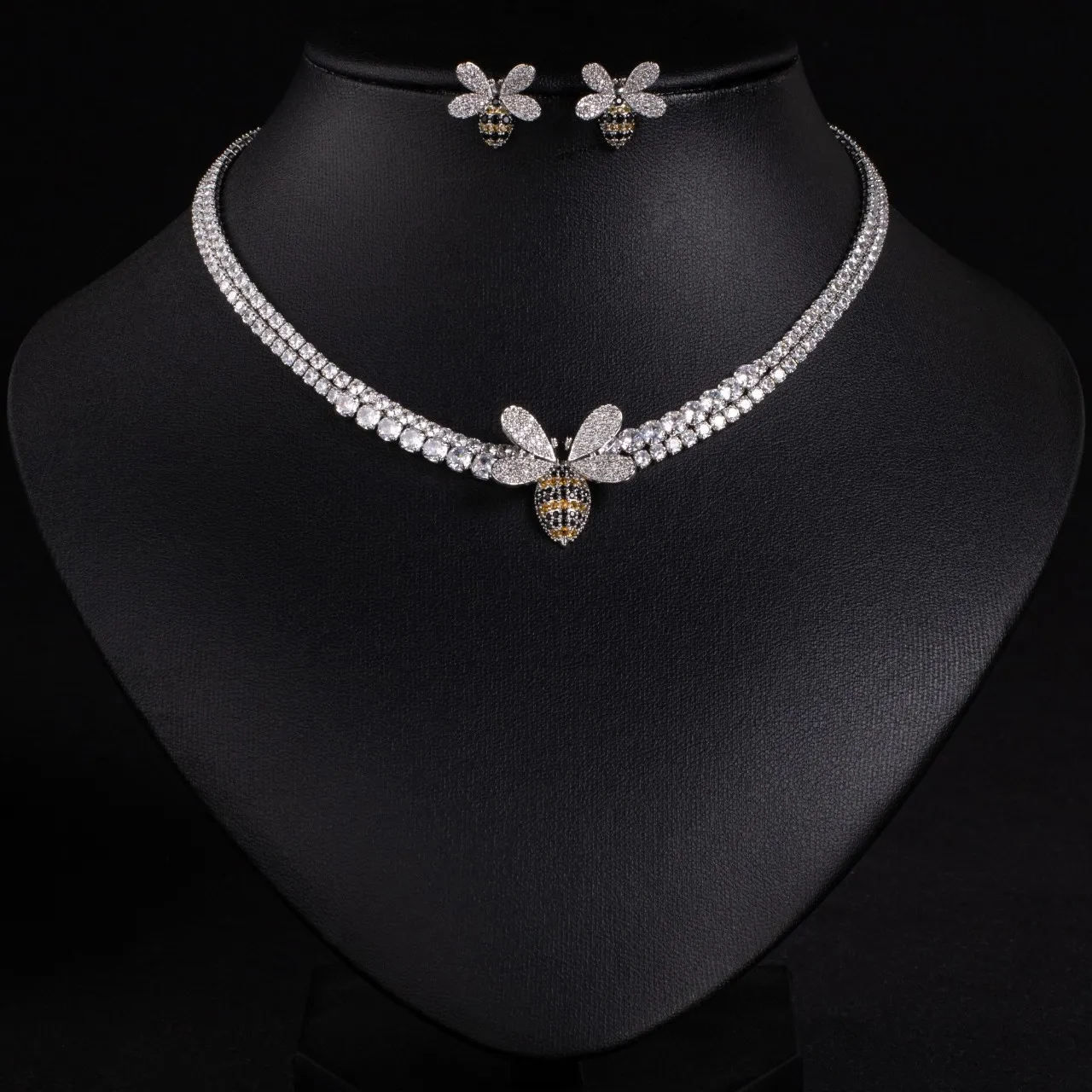

Stylish simple stereoscopic cute bee shape necklace earrings 2 pieces set women's jewelry set costume wedding prom party M-680