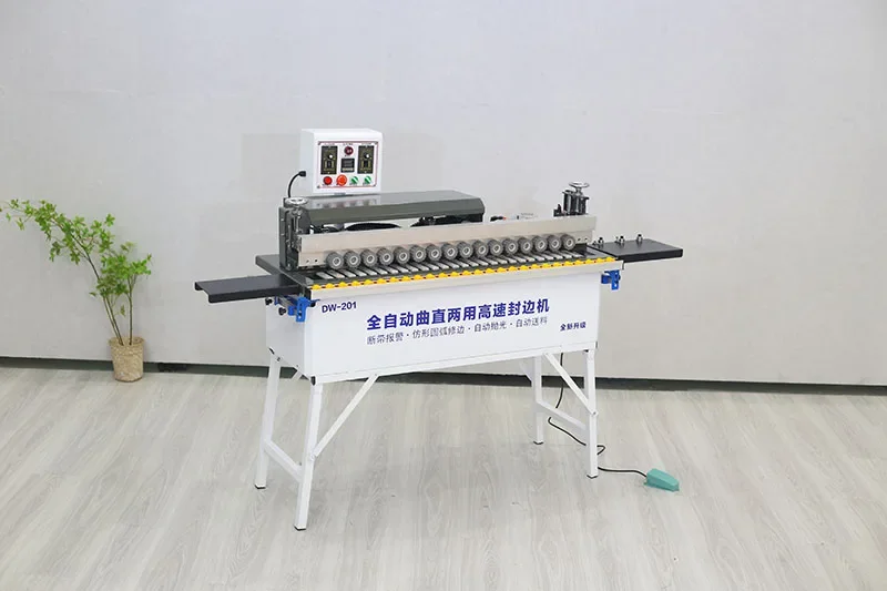 Aplicadora automática de borda para móveis lineares