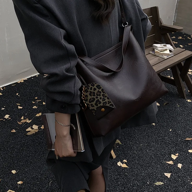 

2025 Autumn Winter Women's Tote Bag, Vintage Style Leather Shoulder Bag, Large Capacity Crossbody Purse for Work Commuting