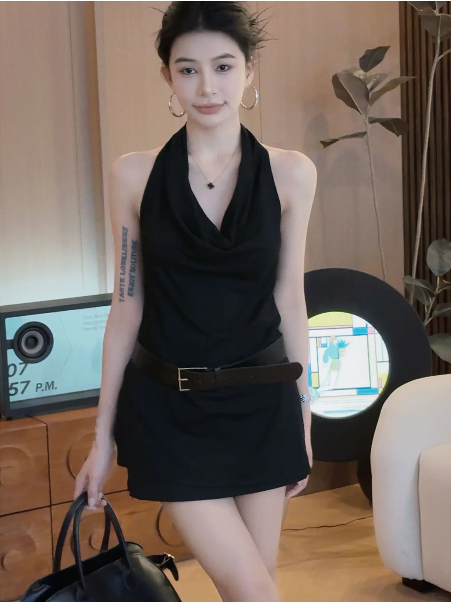 

Женская футболка Slim Fit с круглым вырезом, летняя, модная, универсальная, тонкая, качественная, с асимметричным подолом, в стиле Desert Sle