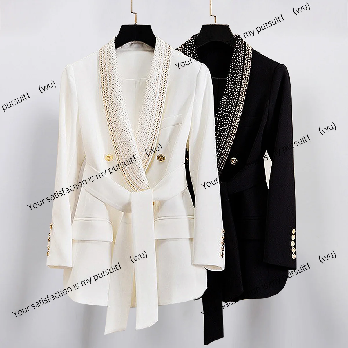 Blazer wanita model panjang sedang, kerah hijau buah, dengan aksen sabuk film bronzing, warna hitam dan putih, koleksi busana musim semi dan gugur.
