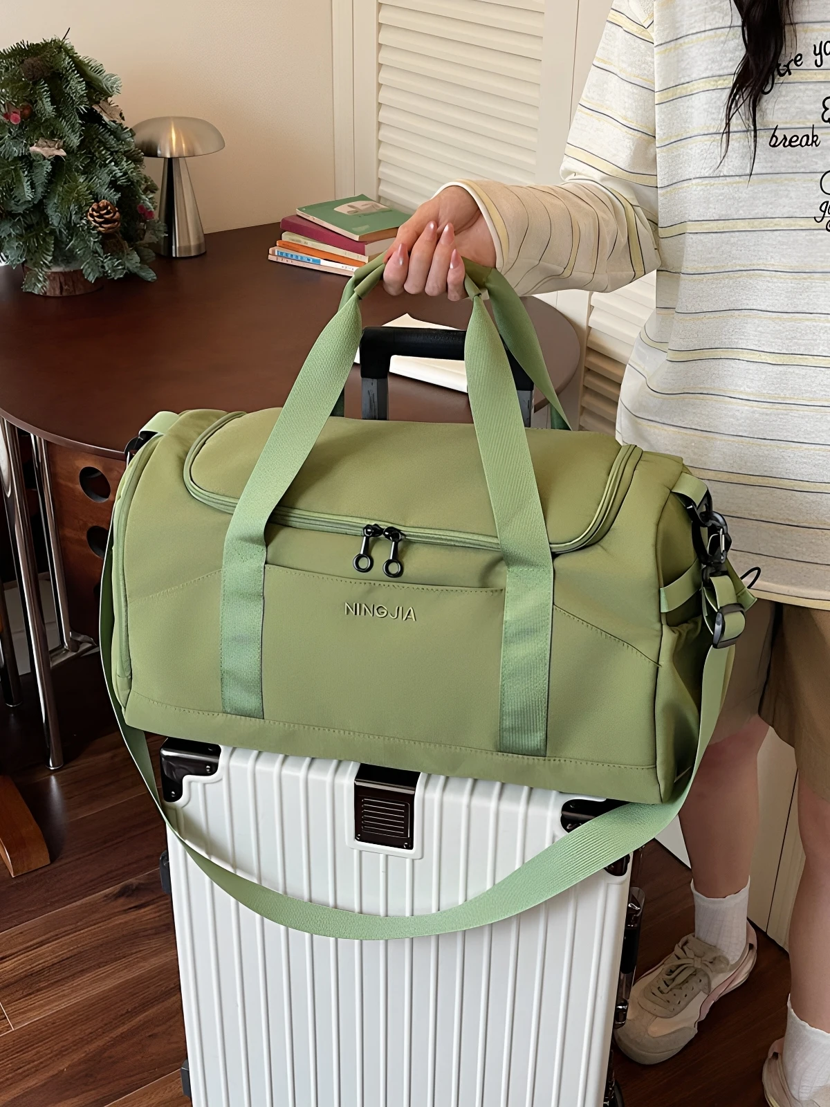 lightweight-large-capacity-travel-bag-handbag-suitcase-for-men-and-women-short-trip-airport-check-in-waterproof-business-trip