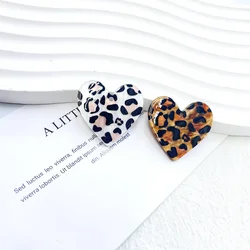 New arrived 50pcs/lot color leopard print pattern cartoon hearts shape acrylic beads diy jewelry garment hair accessory