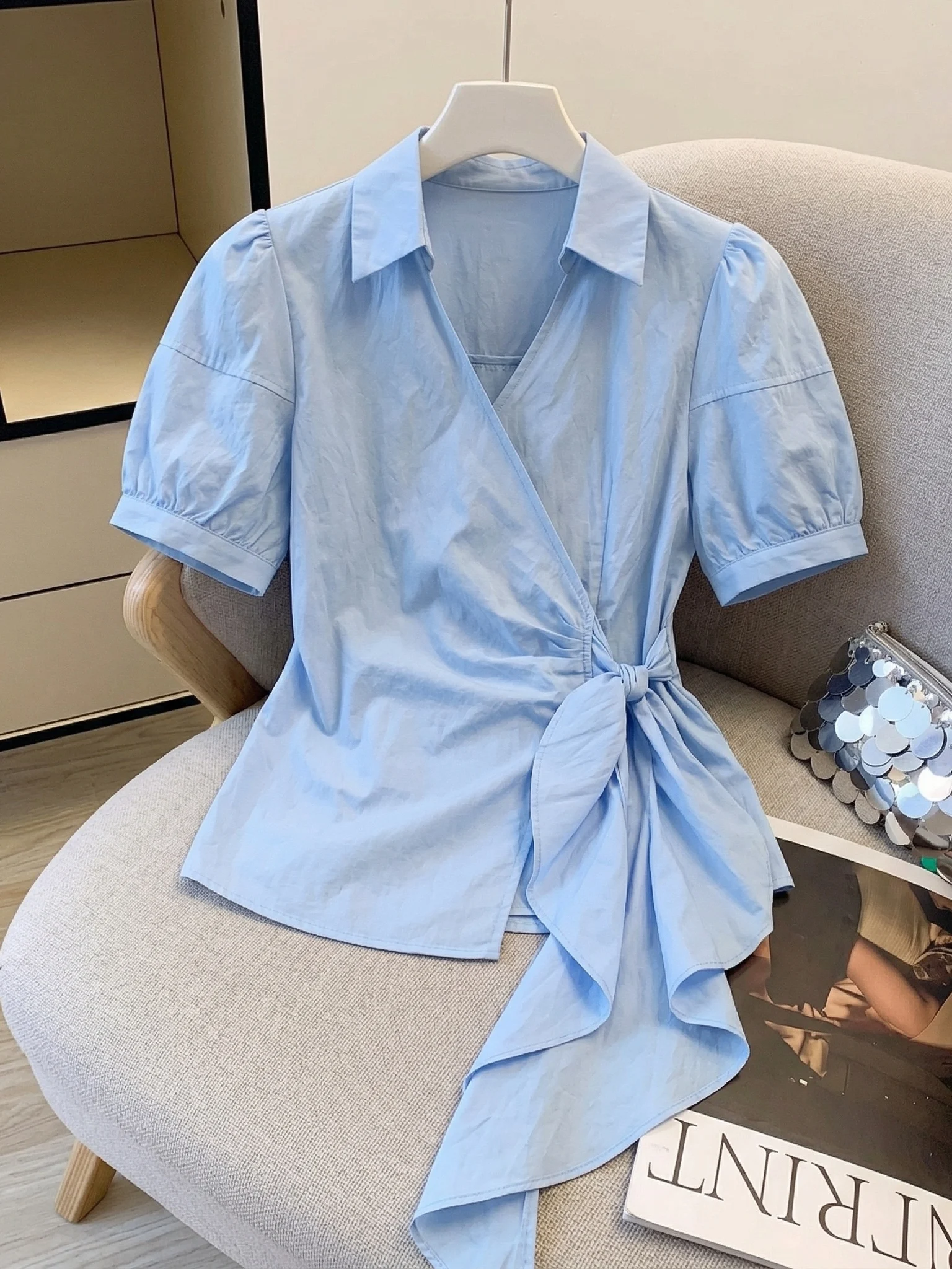 

Light Blue V-neck Short Sleeve Shirt Women's Fashion Summer New Style Loose Fit Belted Waist Top Korean Style Commute Wind