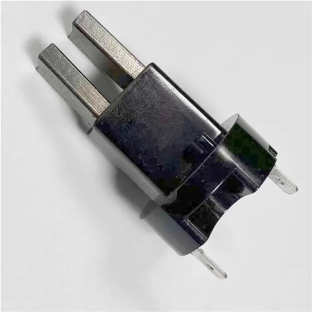Generator Carbon Brush Holder Suitable For Bus Accessories 3141VC AC172RA 363B 140A 2026years