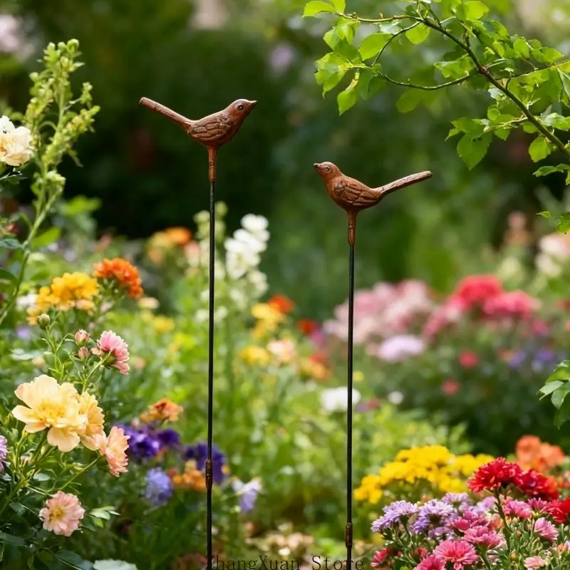Vogel-Gartenpfähle, Set mit 2 Rasenkantenstücken aus Eisen mit gealterter brauner Oberfläche für Töpfe, Blumenreihen und – Detail 4