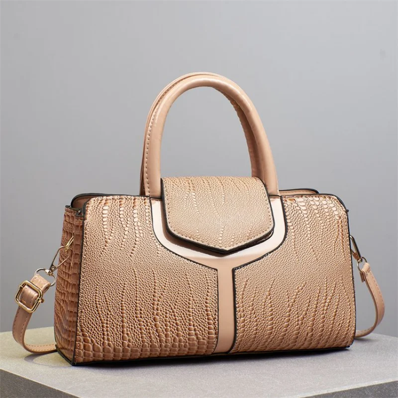 

Women's Leather Handbag With Detachable Strap, Crossbody And Shoulder Option, Popular Elegant Style For All Occasions