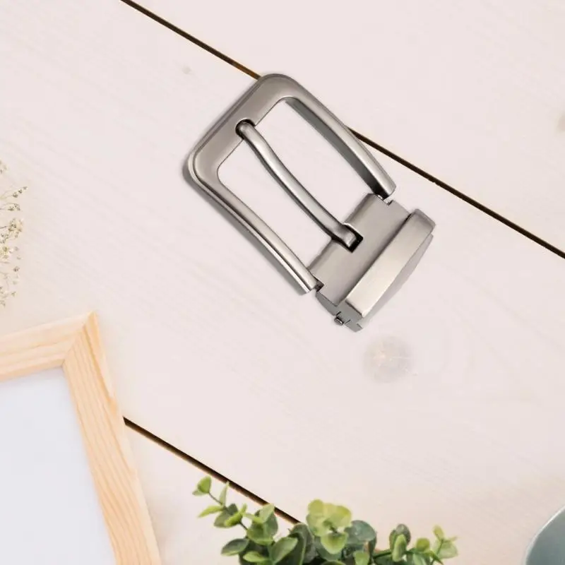 E56a เข็มขัดโลหะที่มีสไตล์หัวเข็มขัดบวมที่บอบบางหัวเข็มขัดคลาสสิกแบบคลาสสิกเดี่ยวสำหรับผู้ชาย