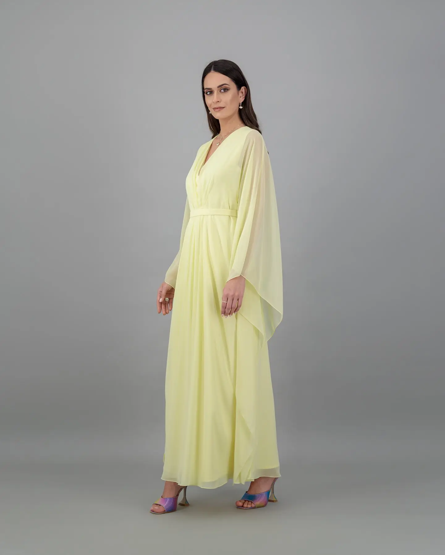 فستان سهرة كلاسيكي مخصص برقبة على شكل حرف v شيفون بأكمام طويلة وطيات مزاجية وحزام لون الصورة فيستدو دي فيستا رداء السهرة