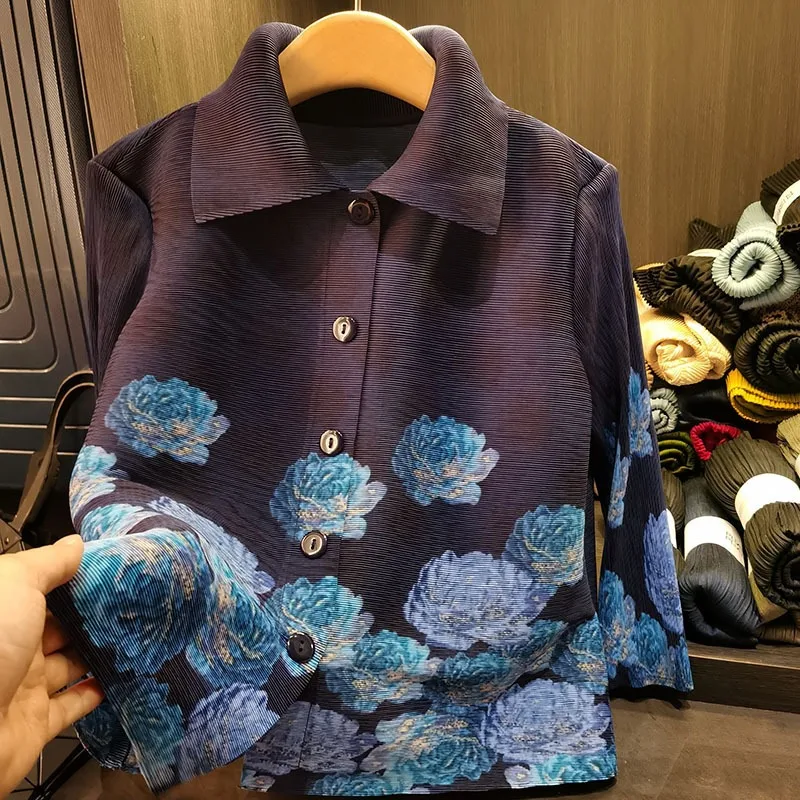 Miyake จีบเสื้อแฟชั่นการพิมพ์ปกเสื้อสเวตเตอร์ถัก 2025 ฤดูใบไม้ผลิใหม่แฟชั่นหลวมขนาดใหญ่สุภาพสตรีแจ็คเก็ตเสื้อผ้า