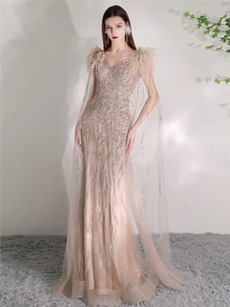 

A new light luxury and niche dress with a light pink fishtail for banquets