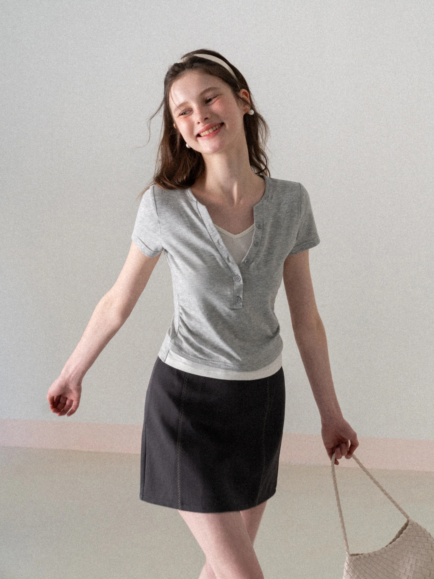 

Женская футболка EGGKA с V-образным вырезом, повседневная, приталенная, с завышенной талией, из дышащего хлопка, весна-лето