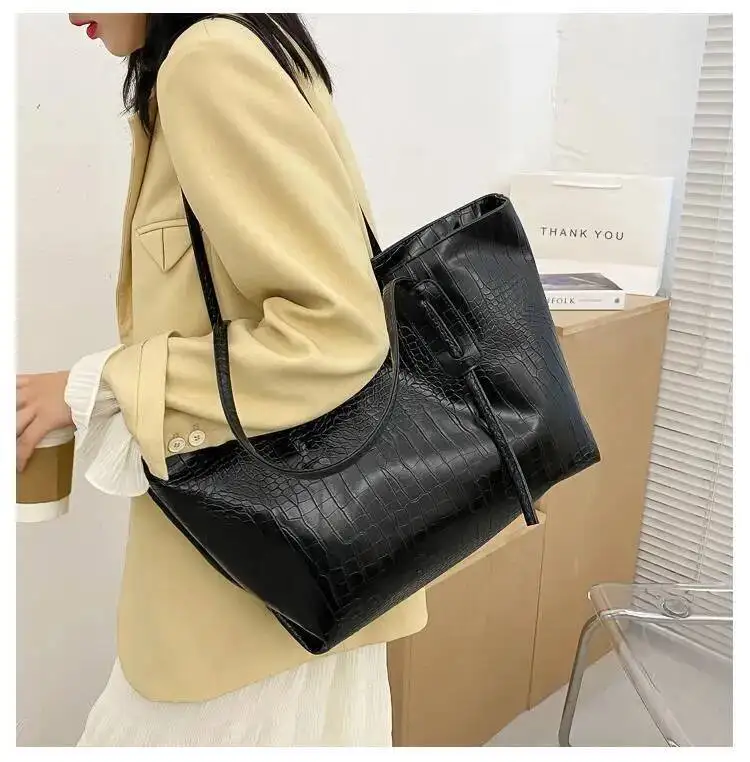 Bloom Borsa vintage nera di grande capacità da donna Borsa tote versatile con motivo coccodrillo Borse a tracolla in pelle moda donna