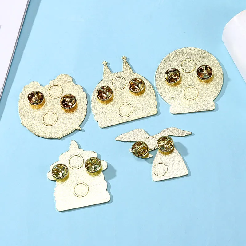 تشينغداو السياحية تذكارية بروش البقع ذات المناظر الطبيعية الخلابة في مدن شاندونغ الصين مايو الرابع شارة معدنية مربعة دبوس تشينغداو البيرة