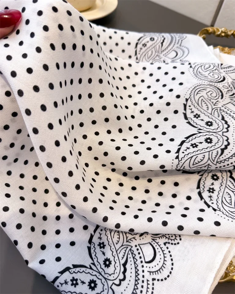 البولكا نقطة بيزلي طباعة شال وشاح مربع للنساء القطن المخملية موضة منديل العصابات الشعر الإناث الشريط عقال باندانا