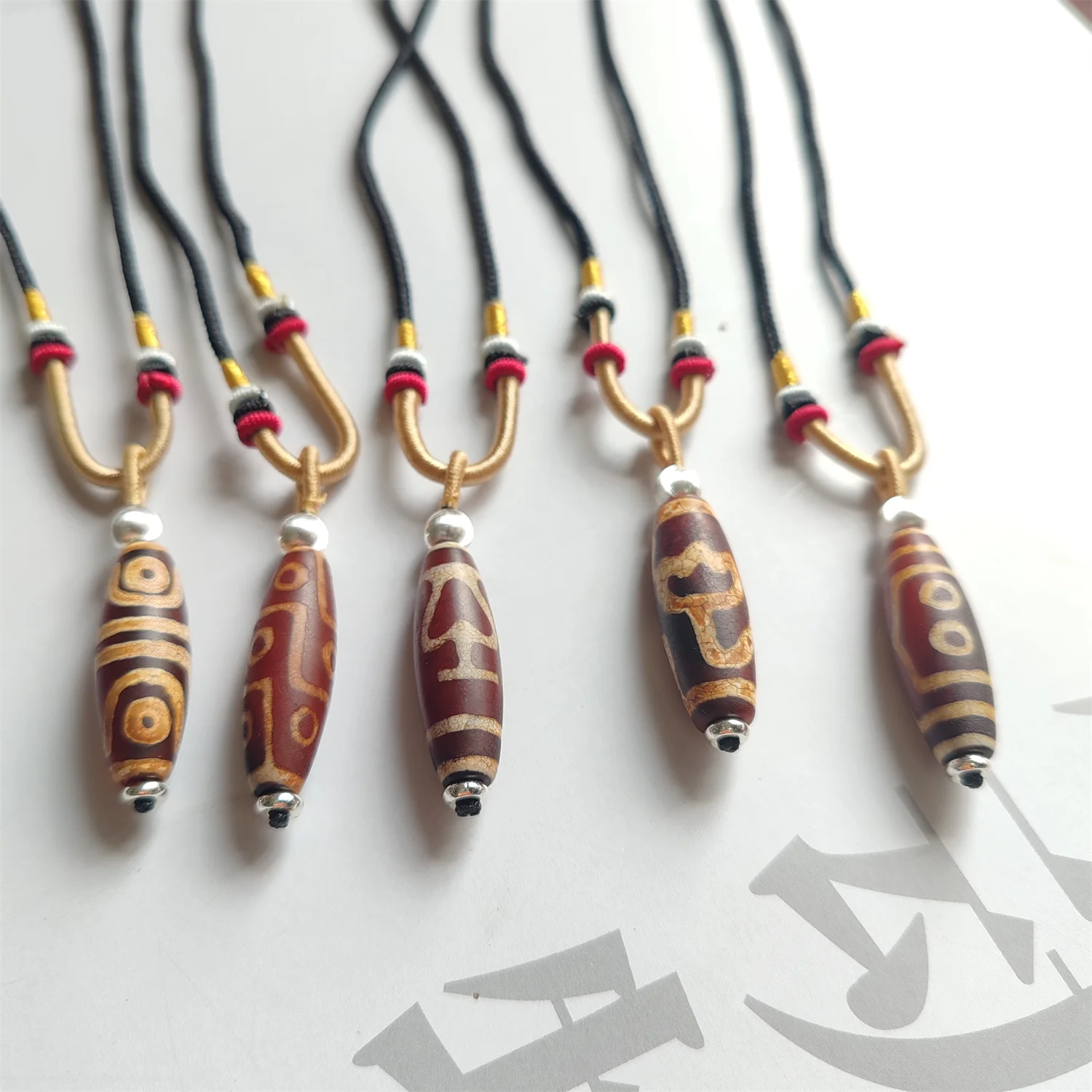 1pcs/lot Natural Four Eyes Five Eyes Nine Eyes Lotus Bodhi Pattern Old Agate Dzi Necklace Weathering line red Ethnic style jewel