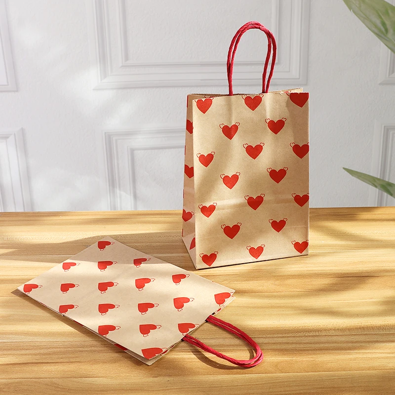 5Pcs Cute Heart Shape Pattern Printed Kraft Paper Bag Simple Cartoon Gift Handbag Holiday Valentines Day Gift Bag Decor Supplies