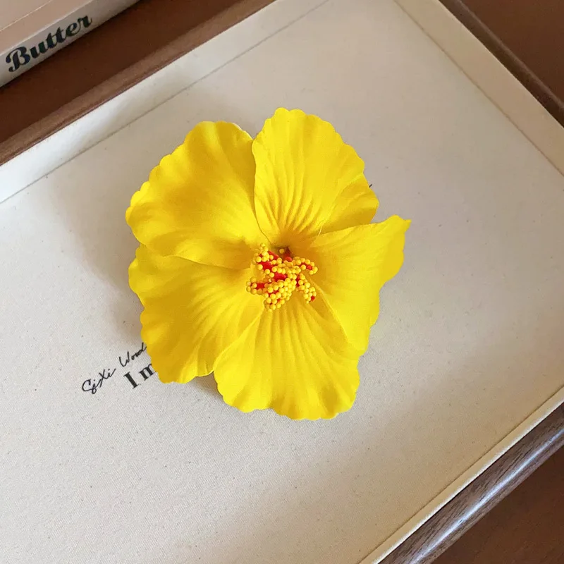 6 Farben Hawaiianische Blumen-Haarspangen für Frauen, Böhmische Schwamm-Blumen-Seitenfransen-Clips, Plumeria-Haarnadeln, Urlaubszubehör K – Detail 3