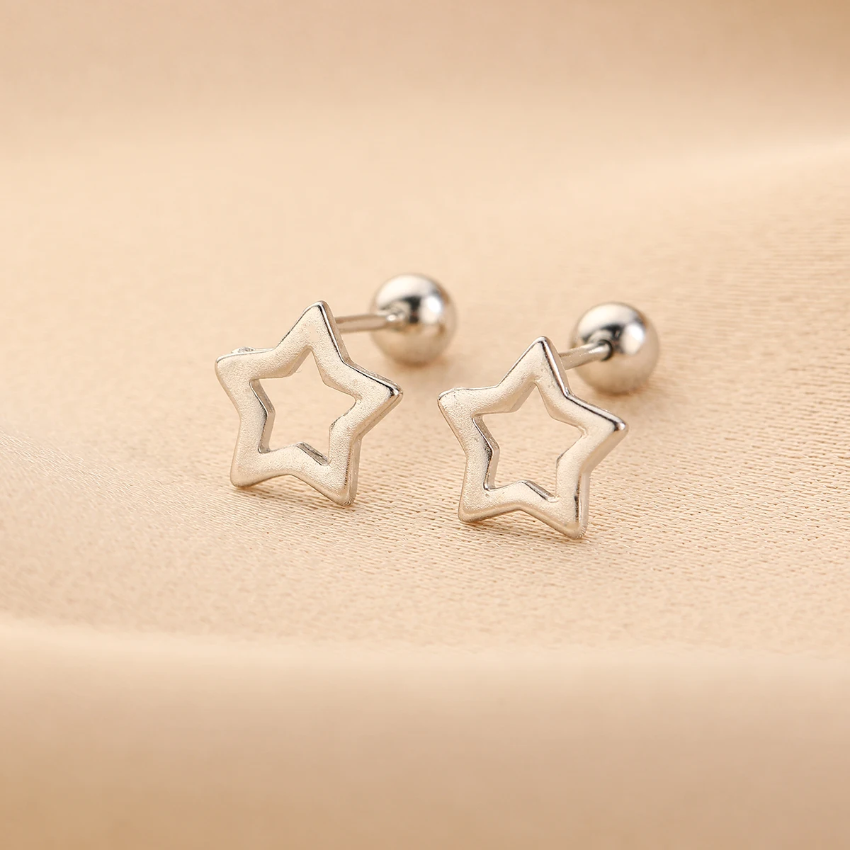 Simple Cute Star Wing Balloon Dog Stud Earrings for Women Silver Color Different Shapes Screw-Back Ear Piercing Jewely Gifts