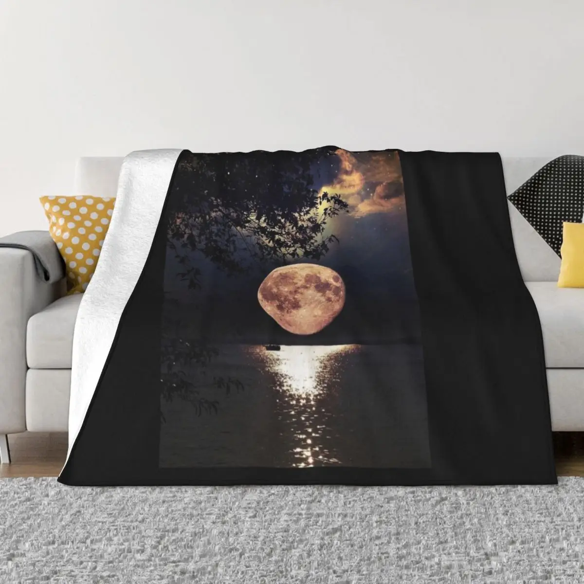 Wonderful View of the Moon at night Throw Blanket Retros For Decorative Sofa Cute Blankets