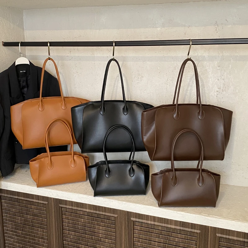 

Available in various sizes, soft leather simple commuter tote bag, versatile and stylish shoulder bag