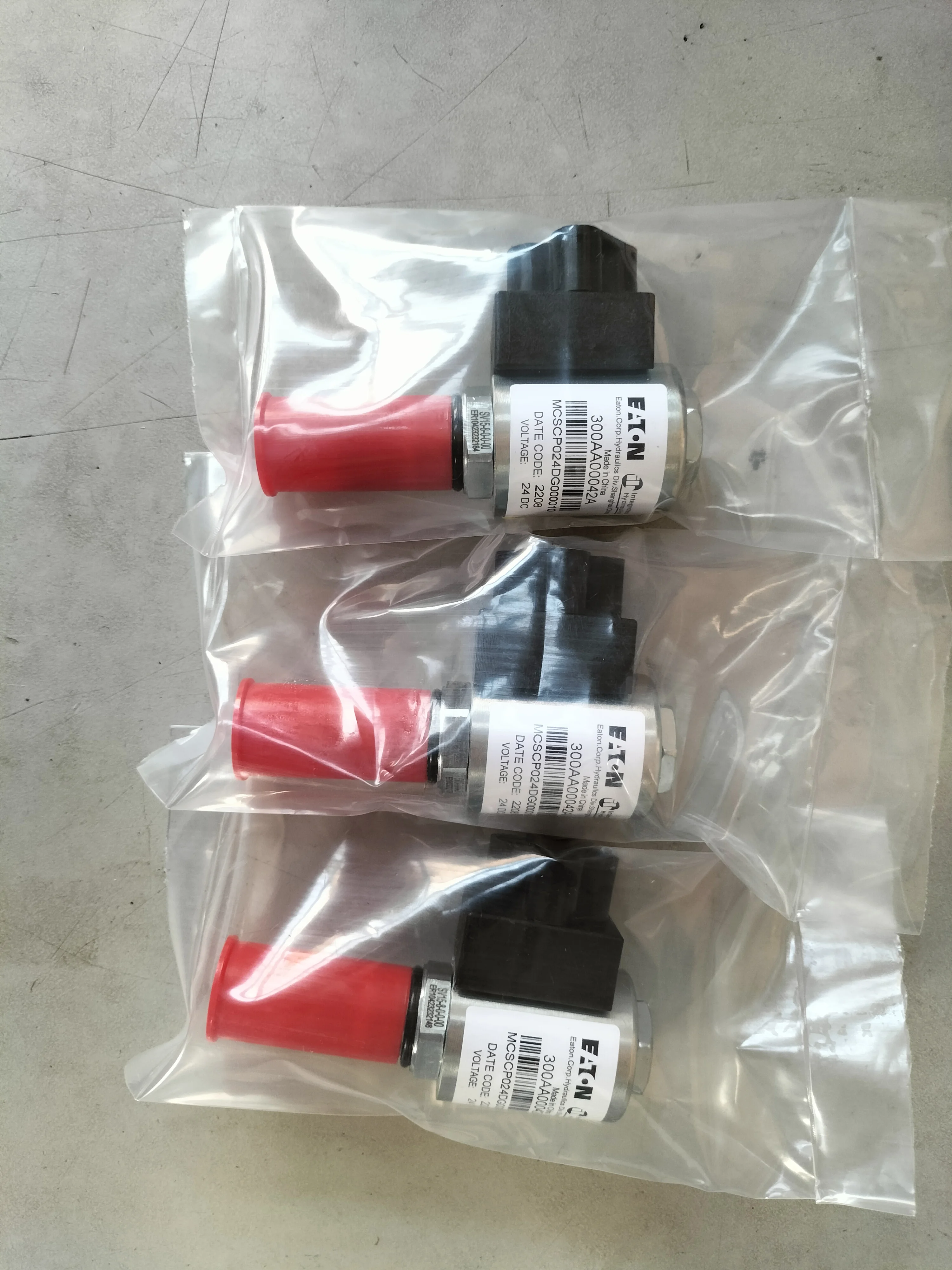 SV15-8-0-0-24DGP 02-177187 SV15-8-0-0-00 02-178638 SV15-8-O SV15-8-0 SV15-8-O-0-00 SV15-8-0 ea طن صمام الملف اللولبي الأصلي فيكر