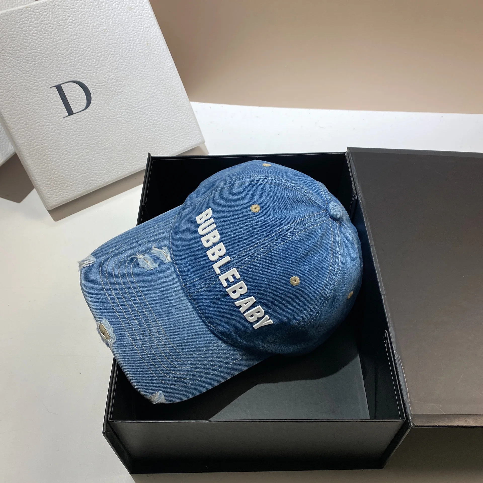 

Spring and Summer New Broken Hole Denim Baseball Hat High Quality Silicone Letter BABY Men's and Women's Duck Tongue Hat