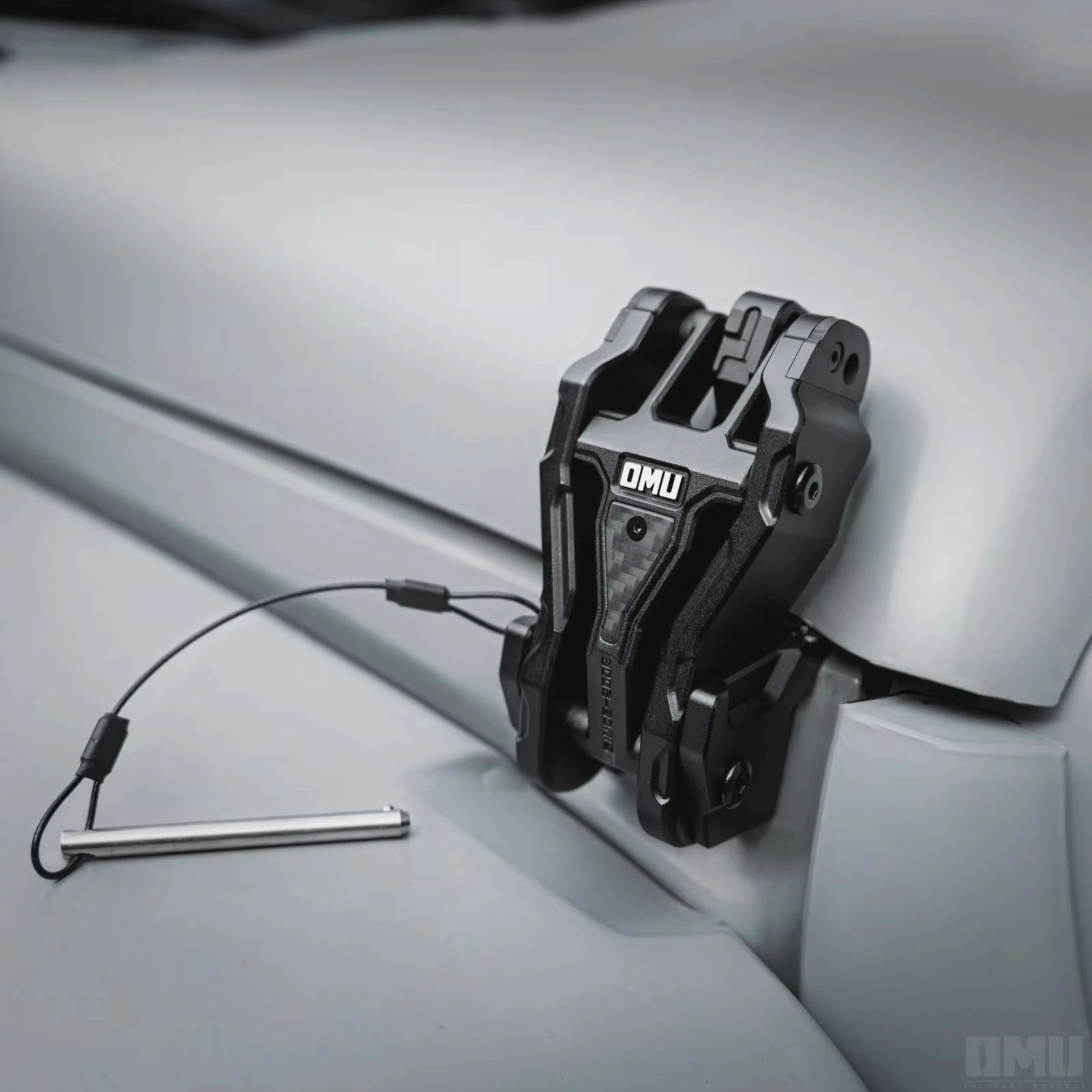 New Design OMU Black Aluminum&Carbon Fiber Hood Catch For Jeep Hood Lock 4x4 Accessory Maiker Manufacturer