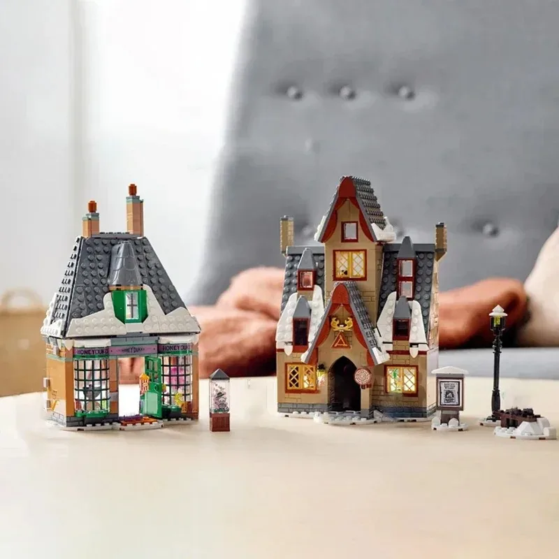 Compatible with 76388 Movie Magic World Building Block Creative Collage Toy Building Street Scene Brick 851 Children's Toy Gift