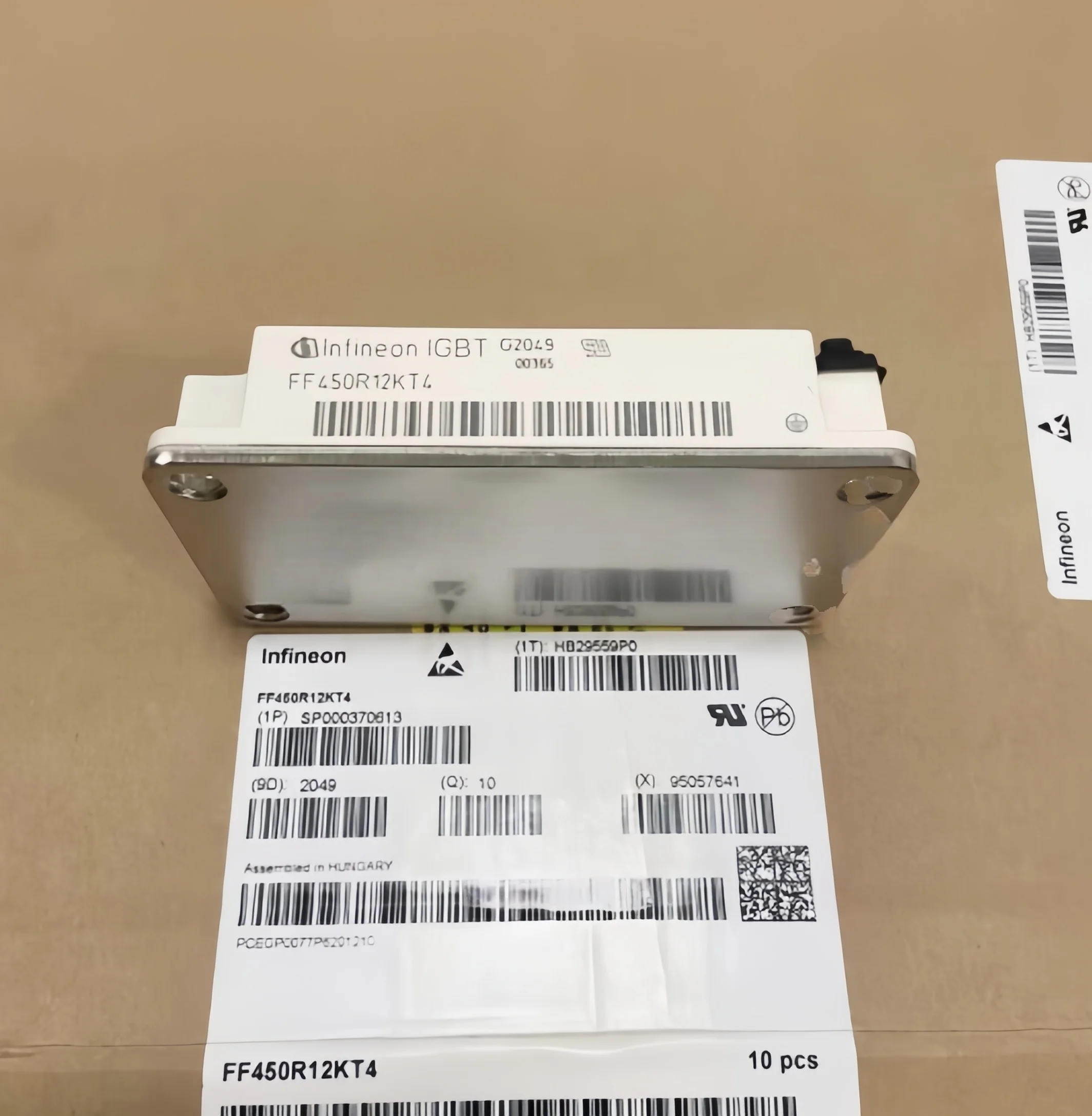 FF450R12KT4 FF400R12KT3 FF400R12KE3 FF300R12KS4 FF200R12KS4 인피니온 모듈, 수입 정품 재고!