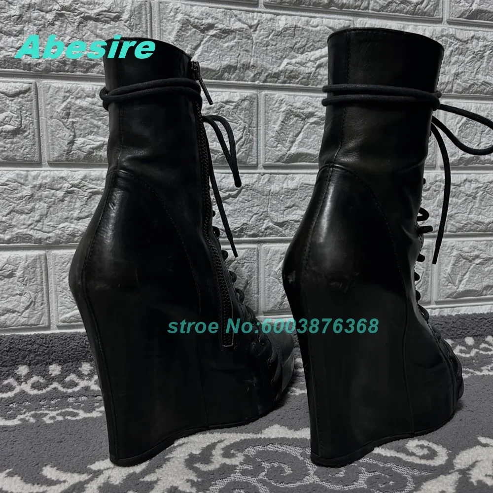 Plateau-Schuhe mit runder Zehenpartie und Keilabsatz für Damen, mit Reißverschluss, gekreuzte Schnürung, Patchwork, Stiefeletten aus mattem Leder, prägnante Alltagsmode-Schuhe, neu