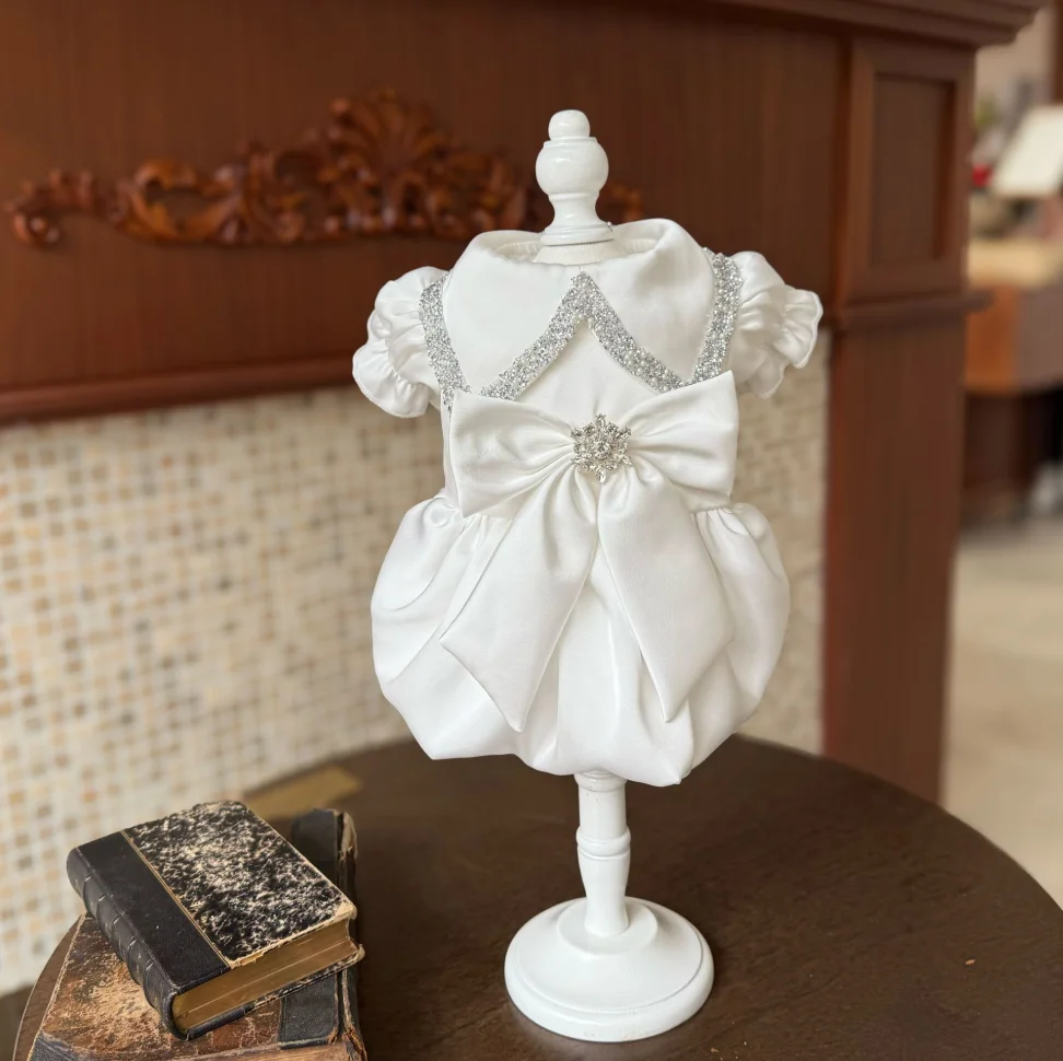 

White Luxury Diamond-Studded Shiny Pet Wedding Dress With A Classic Design For A Little Dog'S Outfit