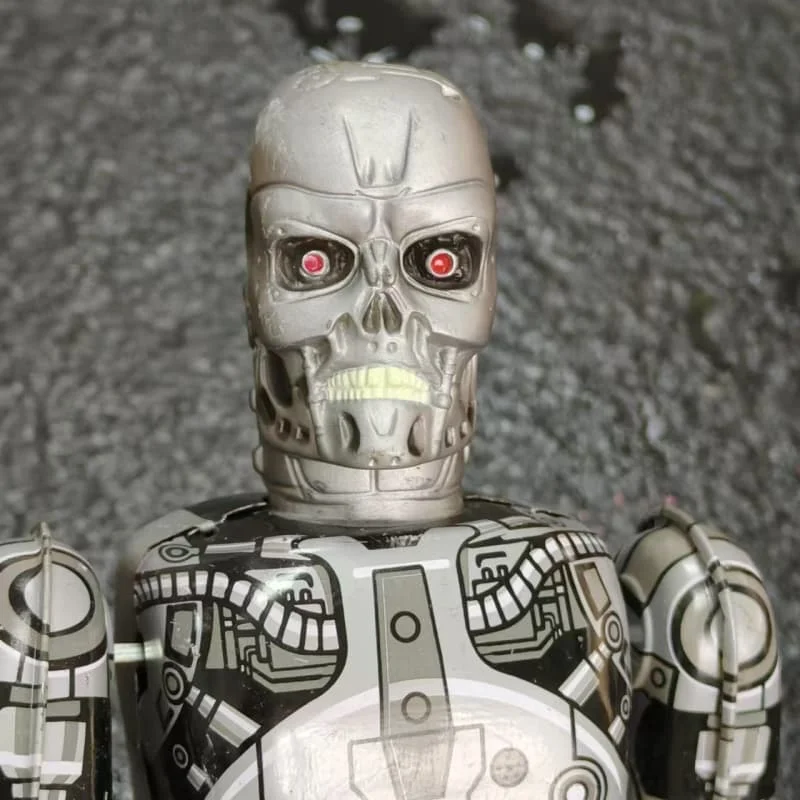 [Funny] Classic Collection Retro Clockwork Wind Up Metal Walking Tin Terminator Robot Toy Mechanical Toys Kids Christmas Gift